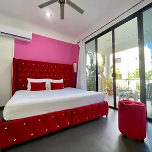 https://marisol-beach.quintano-roohotels.com