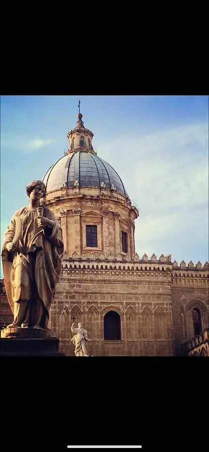 Dietro La Cattedrale Palermo 0*,